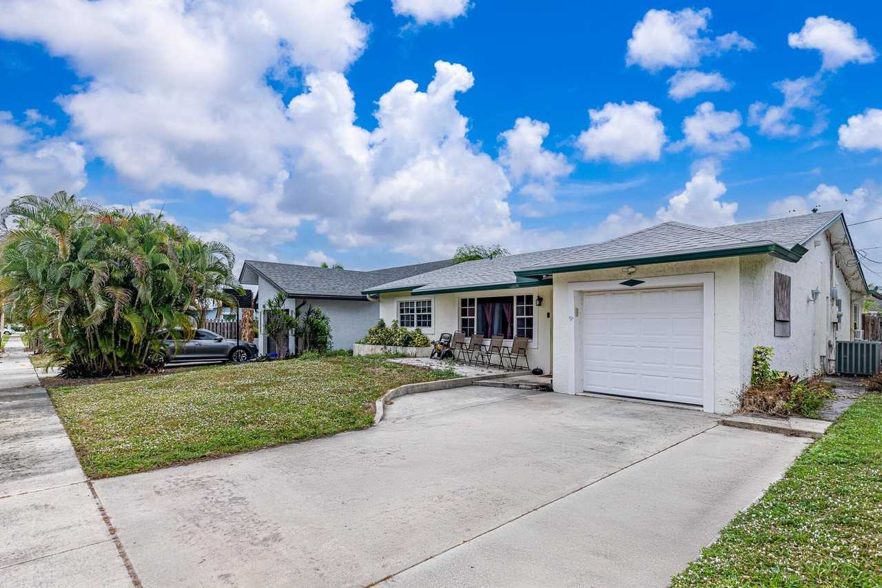 564 Nw 55th St - Photo 3 of 26