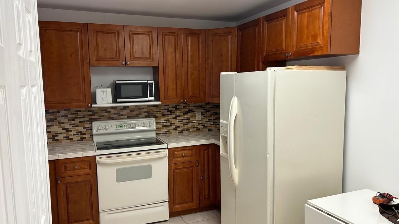 761 Park Ave #B1 - Photo 5 of 15