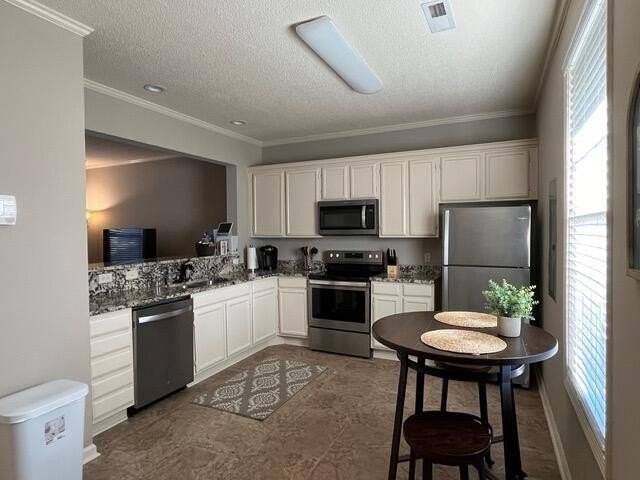 70 Town House Ct - Photo 3 of 7