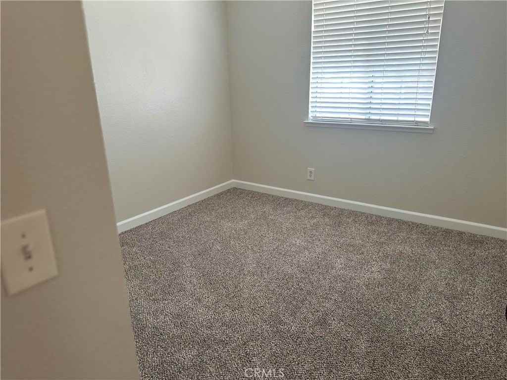 3351 Lincoln St - Photo 5 of 10