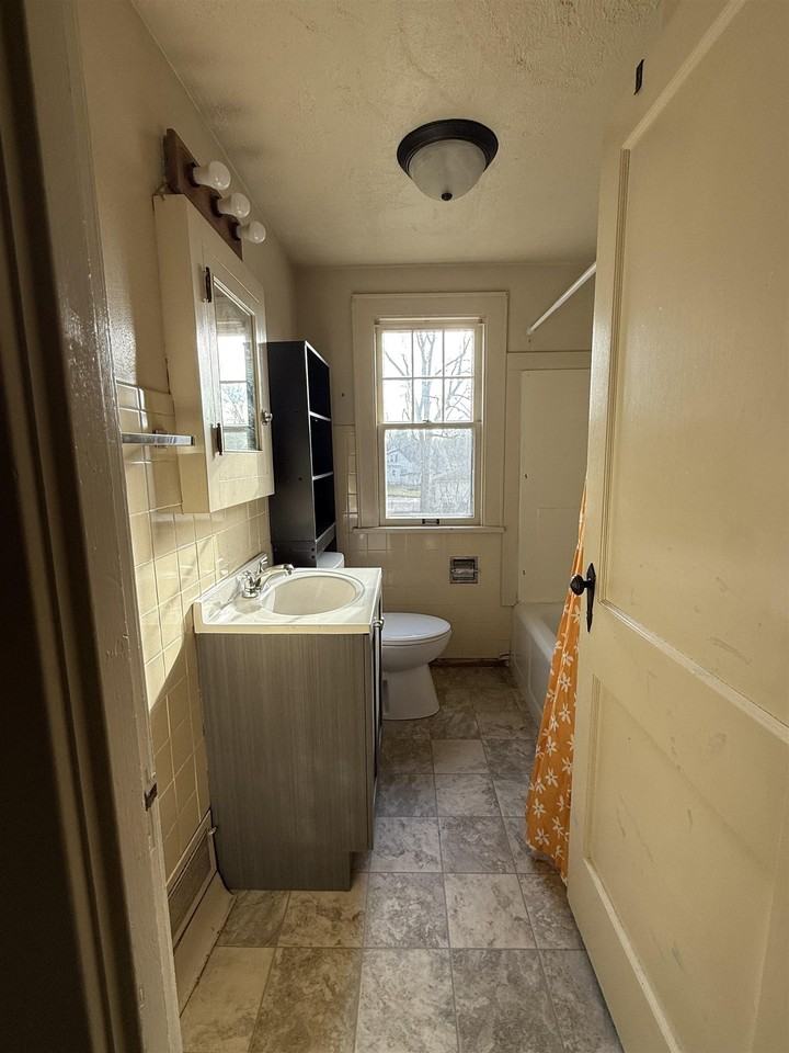 711 Janette St - Photo 4 of 6