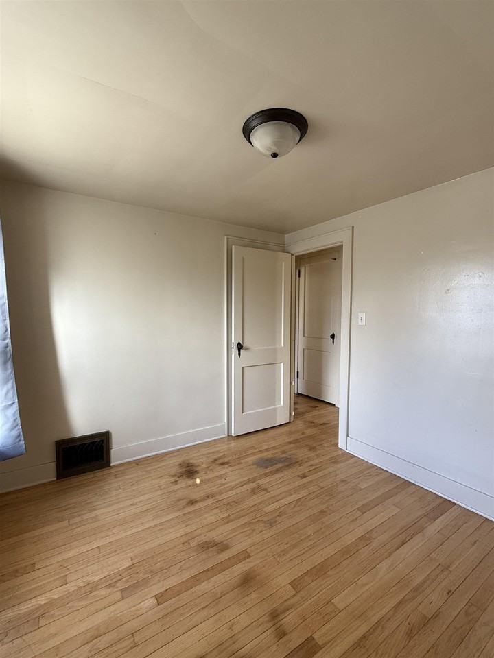 711 Janette St - Photo 5 of 6