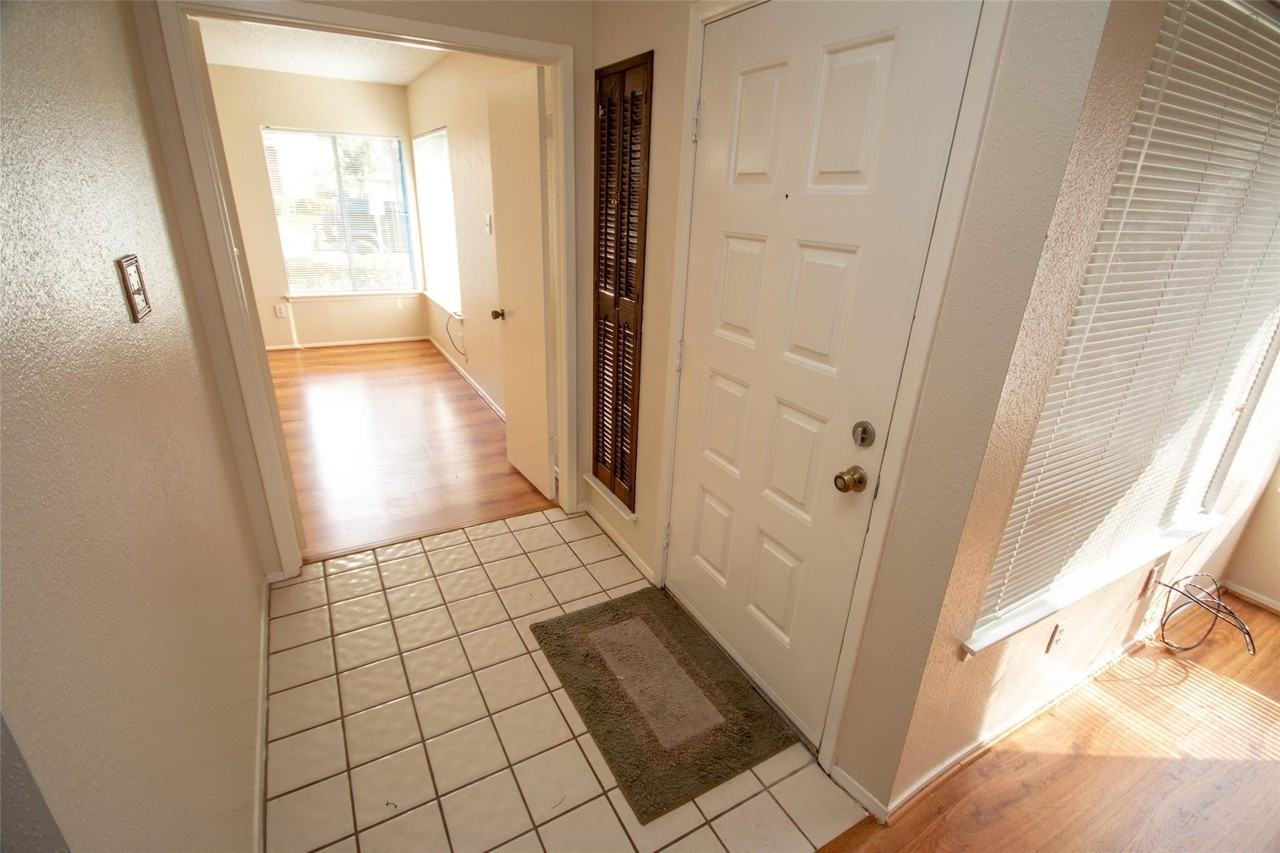 12133 Bob White Dr - Photo 3 of 8