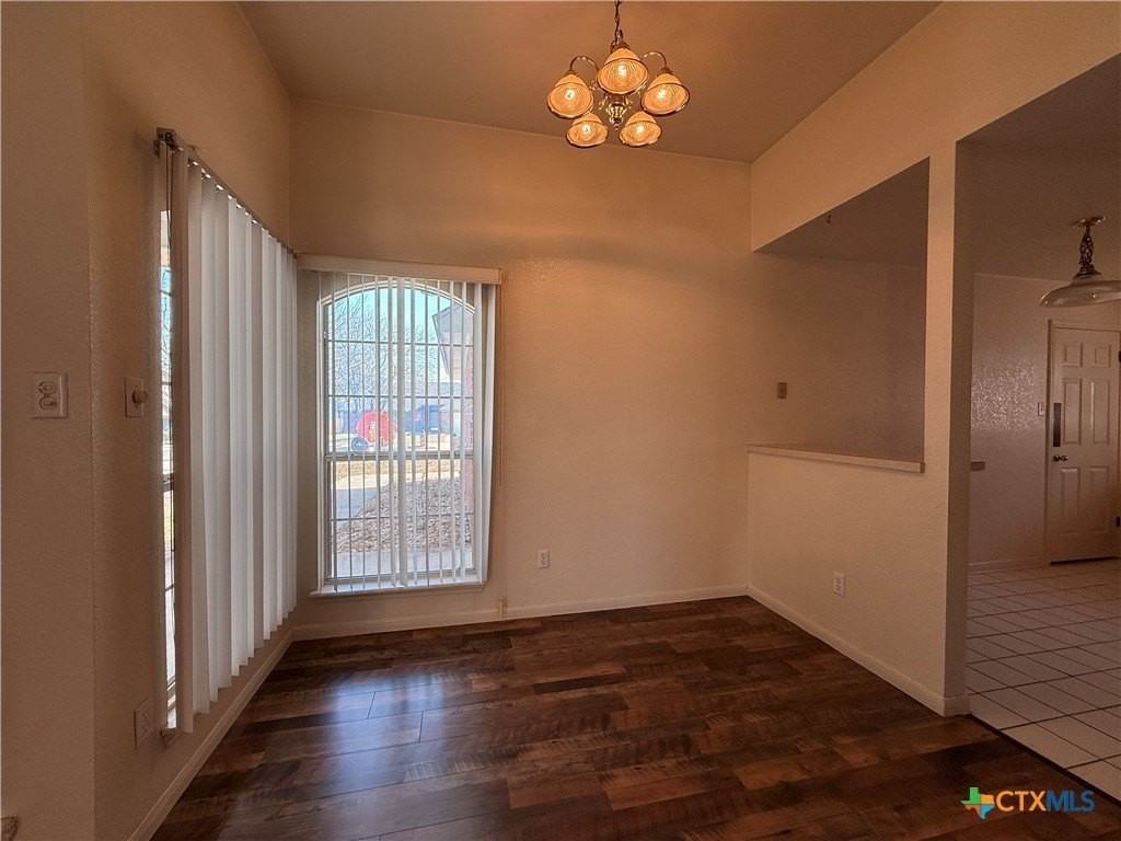 406 Diana Ln - Photo 2 of 16