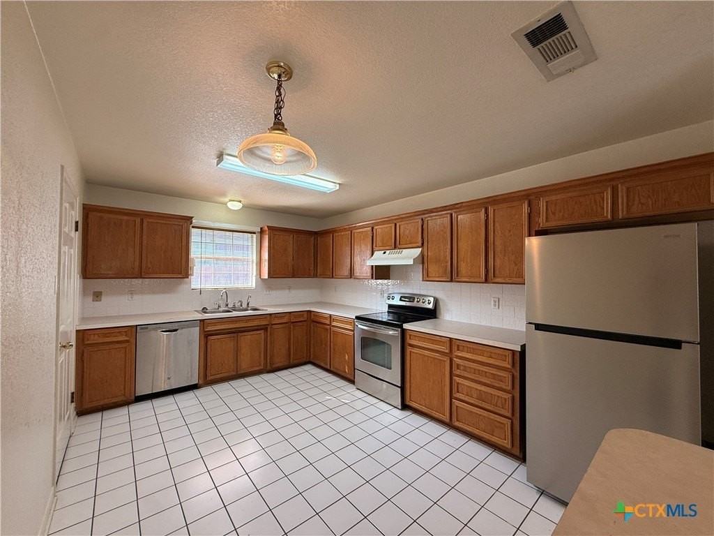 406 Diana Ln - Photo 3 of 16