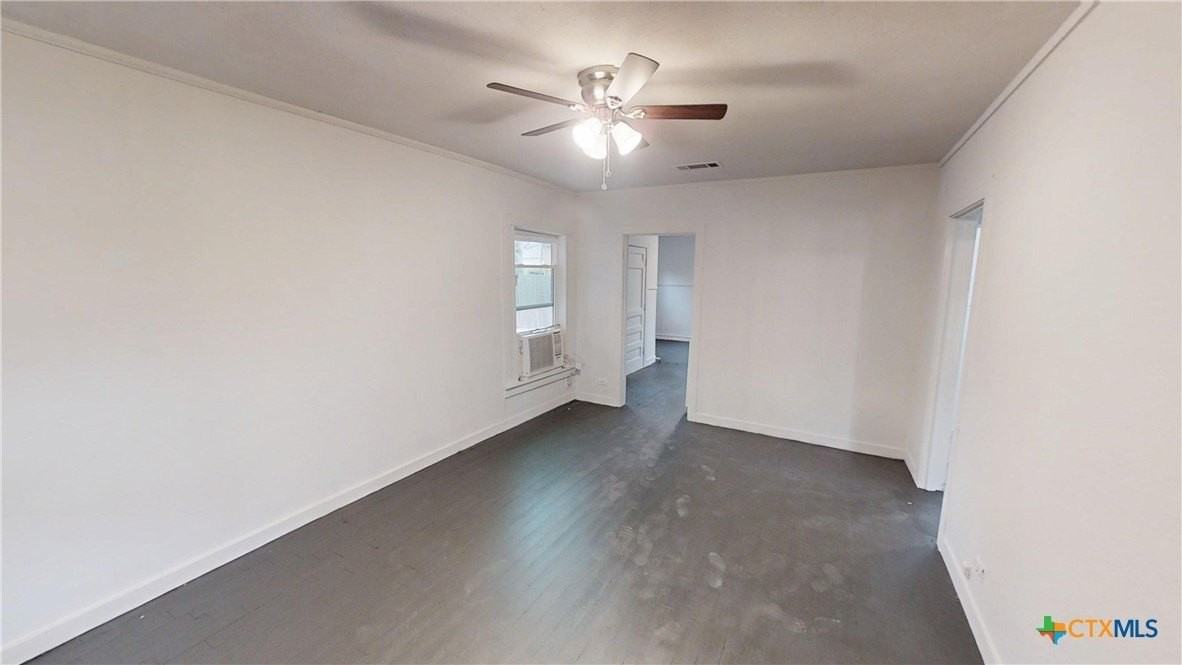 1114 S 2nd St - Photo 4 of 13