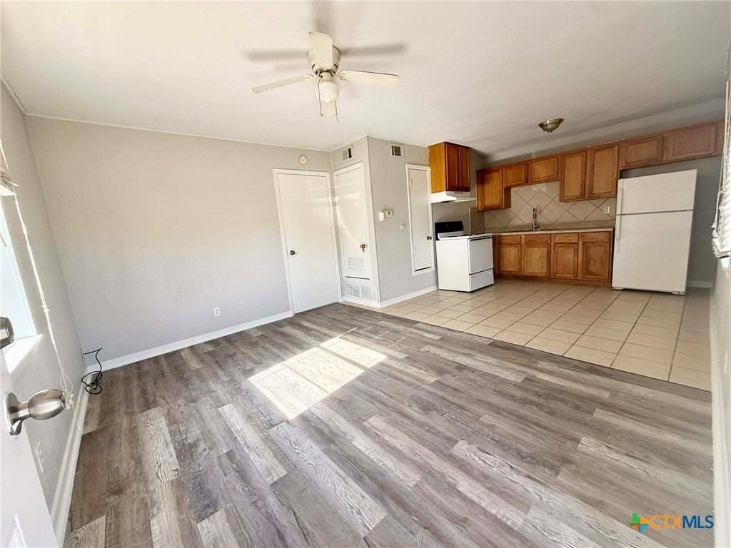 1805 N W S Young Dr - Photo 3 of 16