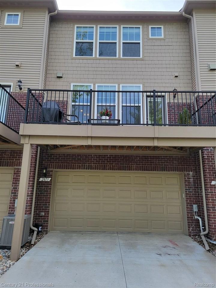 2873 Hartwick Dr - Photo 3 of 34