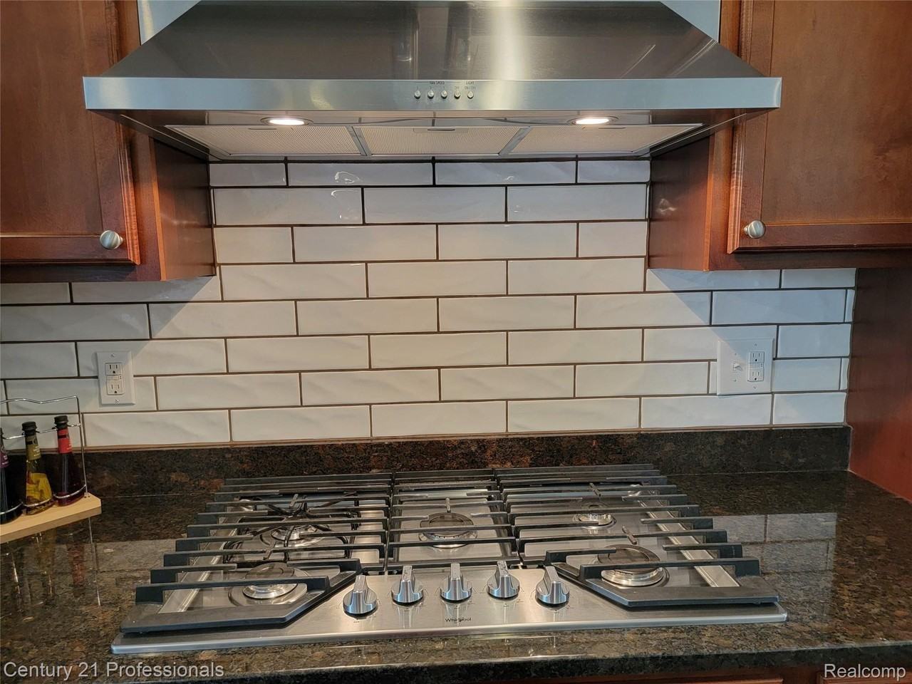 2873 Hartwick Dr - Photo 6 of 34