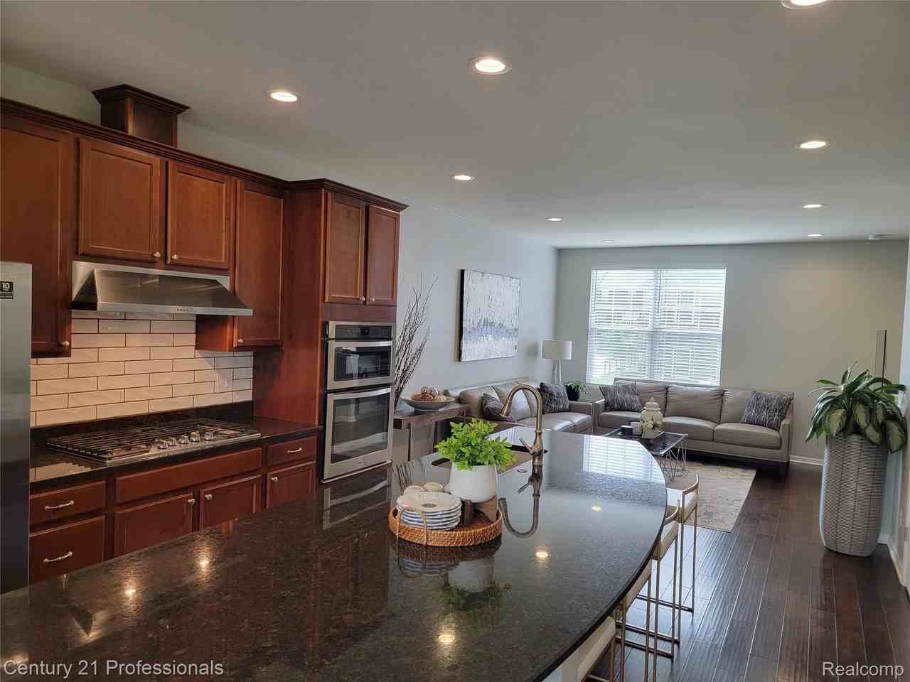 2873 Hartwick Dr - Photo 7 of 34