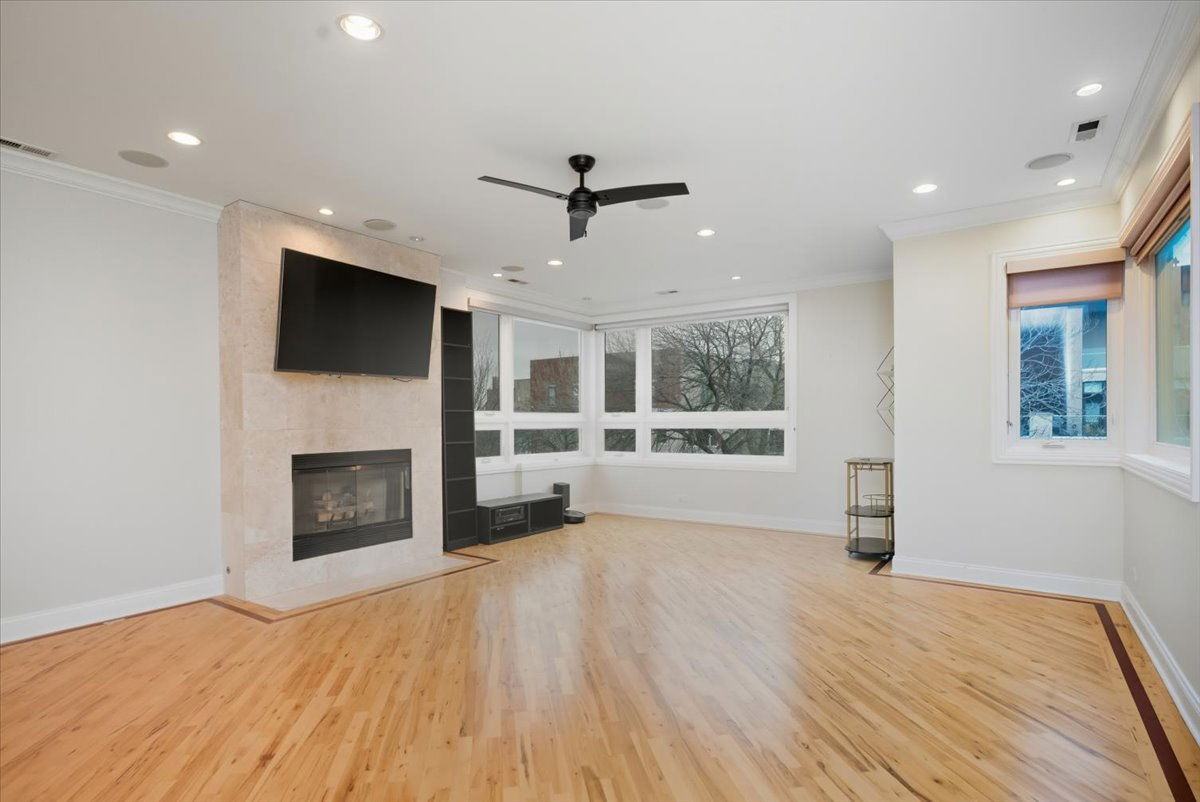 1523 W Huron St #3 - Photo 2 of 8