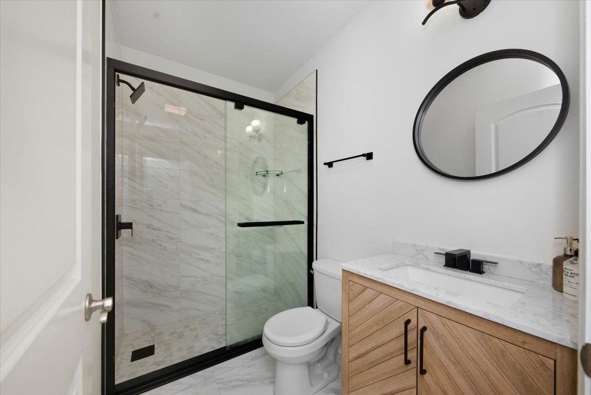 1523 W Huron St #3 - Photo 5 of 8