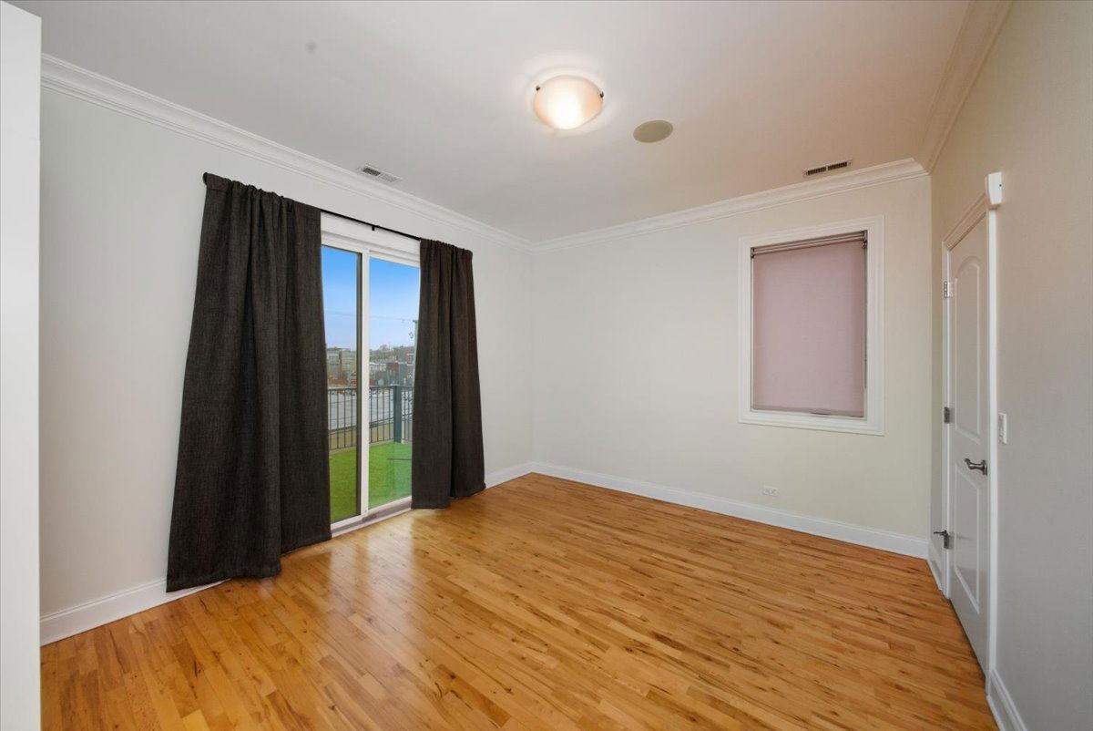 1523 W Huron St #3 - Photo 6 of 8