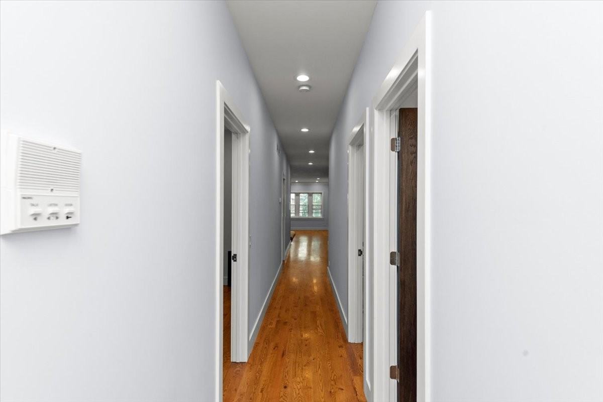 4912 N Washtenaw Ave #1 - Photo 3 of 8