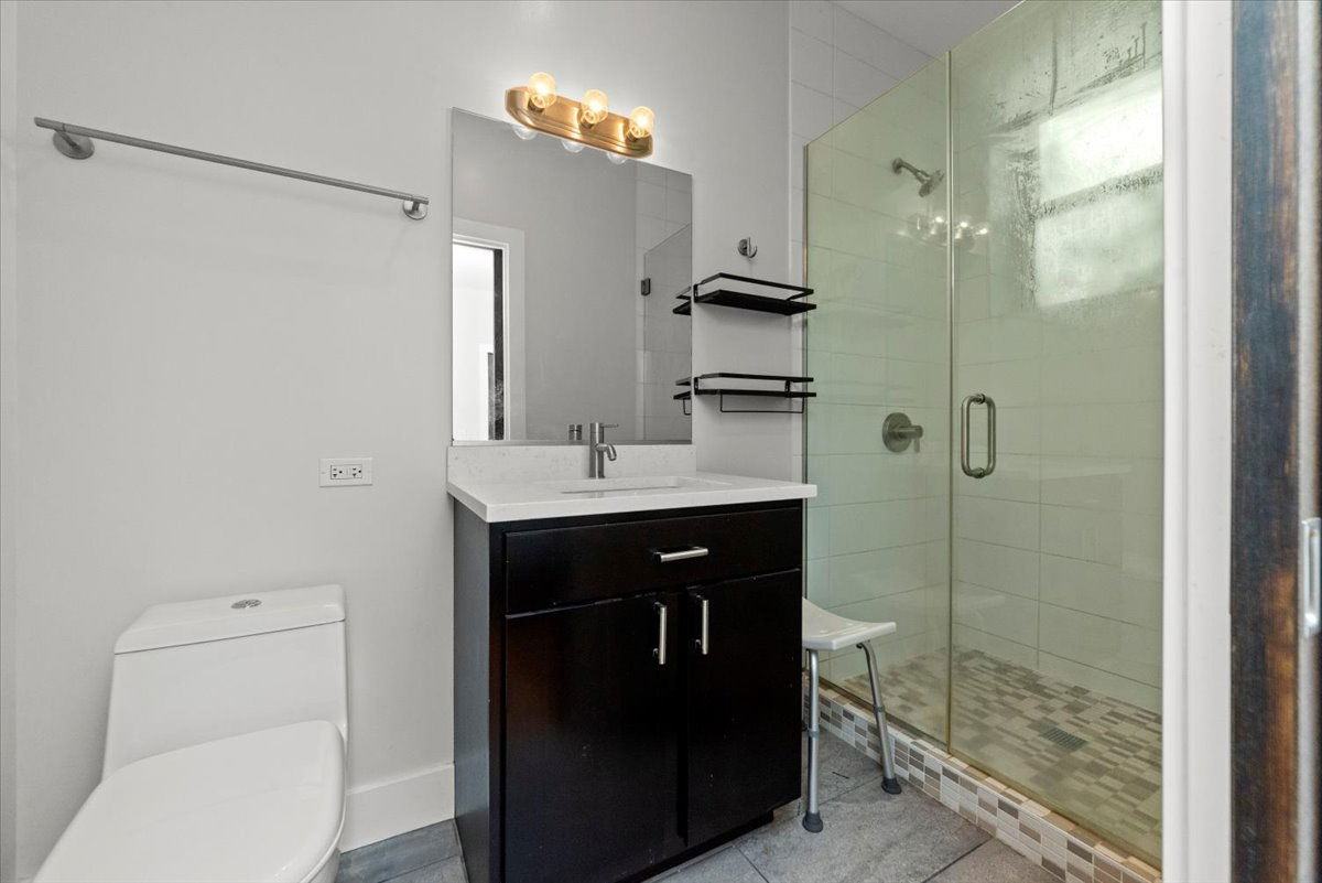 4912 N Washtenaw Ave #1 - Photo 4 of 8