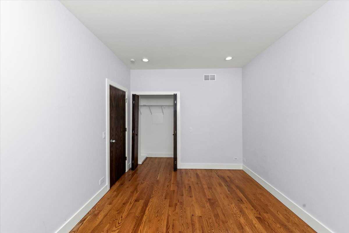 4912 N Washtenaw Ave #1 - Photo 5 of 8