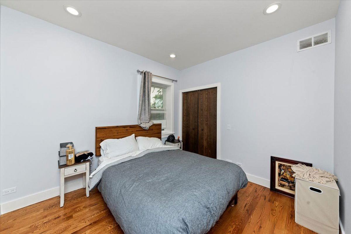 4912 N Washtenaw Ave #1 - Photo 6 of 8