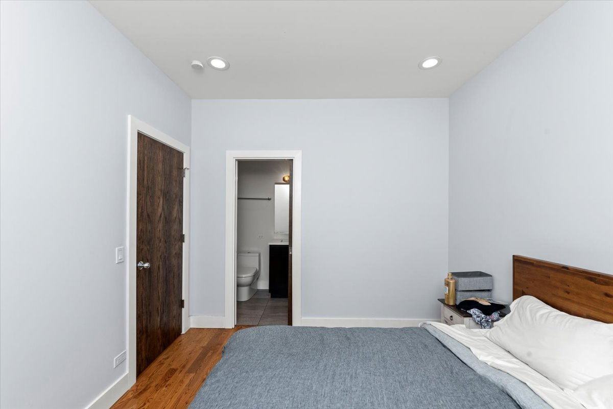 4912 N Washtenaw Ave #1 - Photo 7 of 8