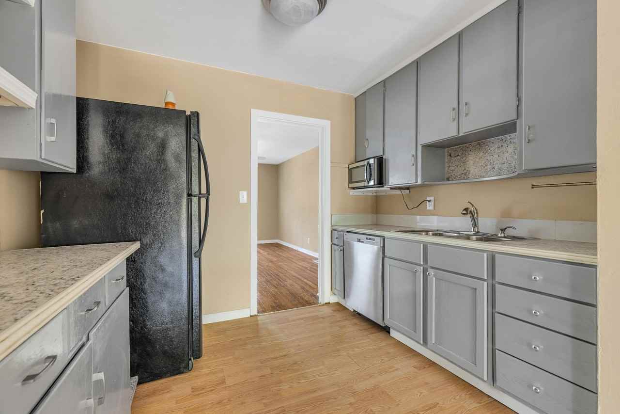 1212 Carraway St - Photo 7 of 22