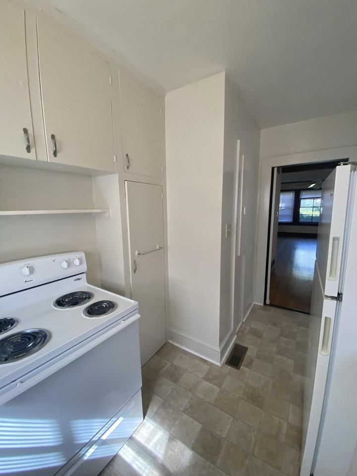 545 E Park Ave Apt 1 #1 - Photo 3 of 15