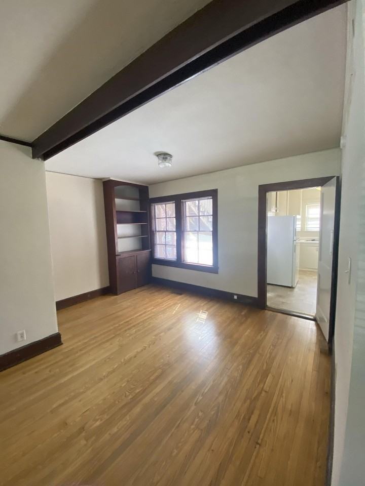 545 E Park Ave Apt 1 #1 - Photo 7 of 15