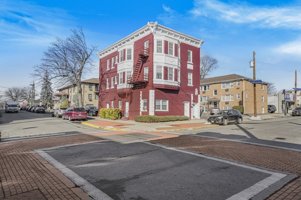 213 Park Ave Apt 7 - Photo 2 of 15