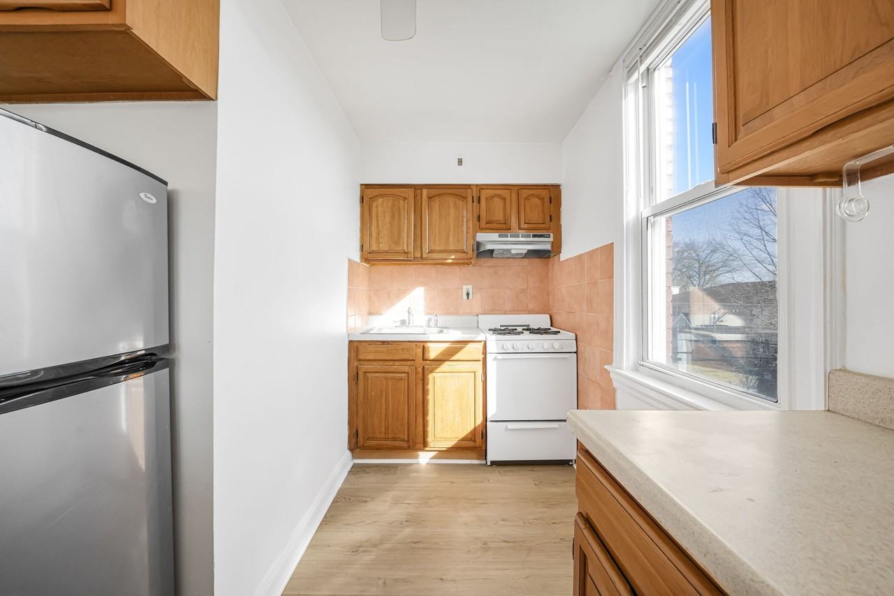 213 Park Ave Apt 7 - Photo 4 of 15