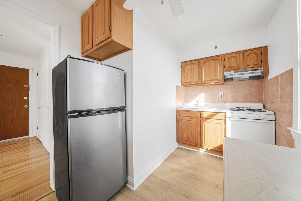 213 Park Ave Apt 7 - Photo 6 of 15