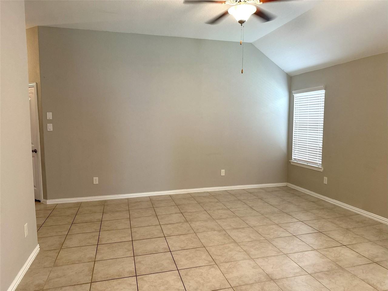 16702 Peralta Bay Cir - Photo 4 of 15