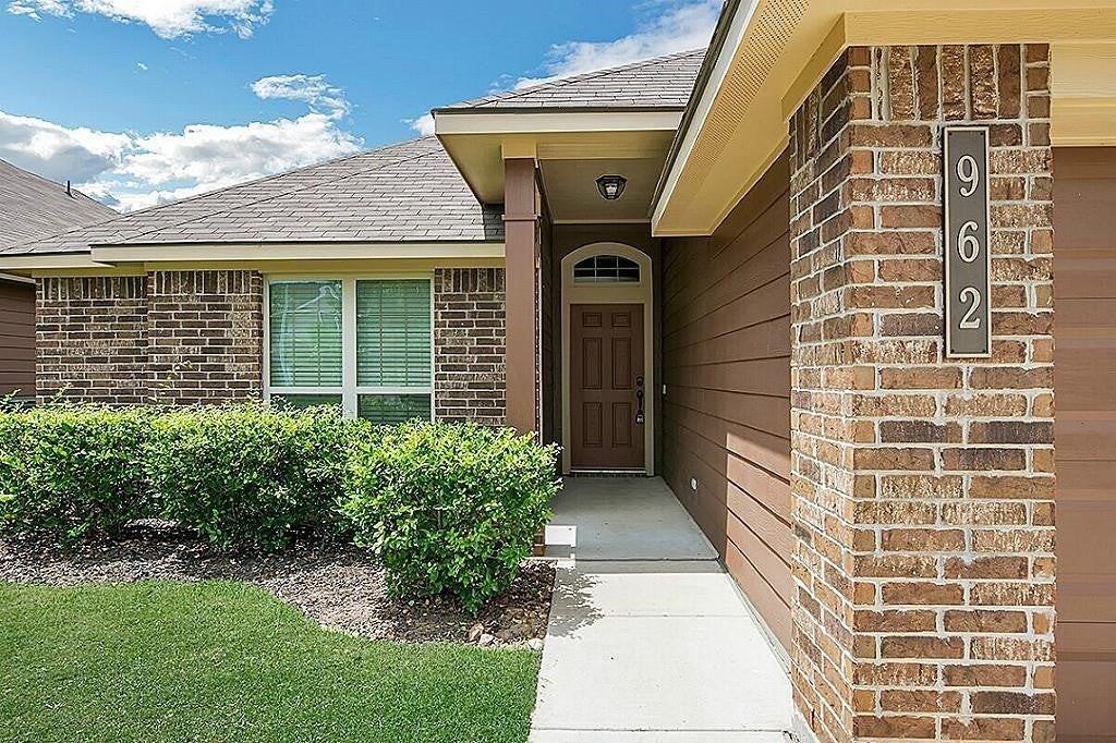 962 Oak Lynn Dr - Photo 2 of 23