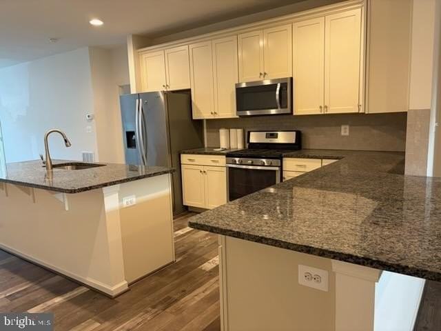 16890 Bellevue Ct - Photo 3 of 19