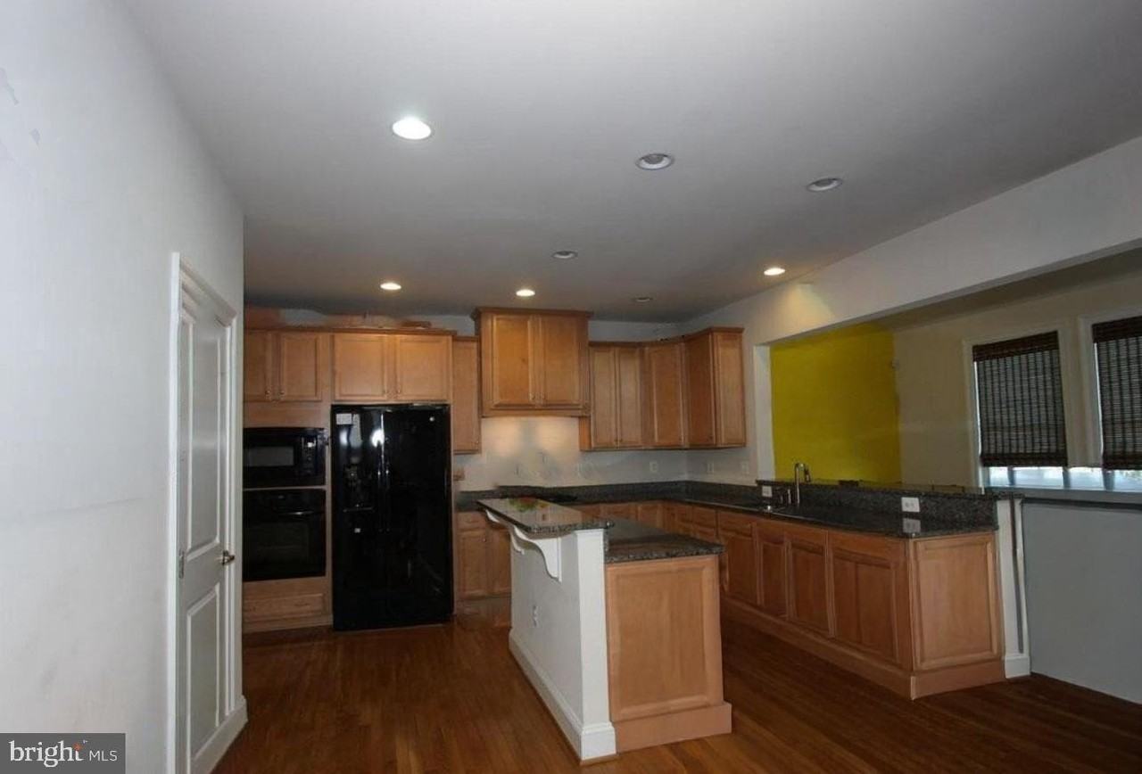 612 Samantha Ct - Photo 6 of 20