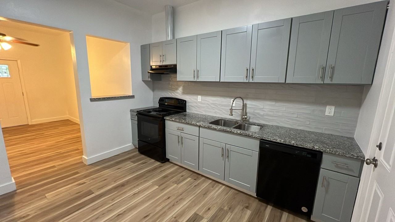 436 E Peach St - Photo 2 of 7