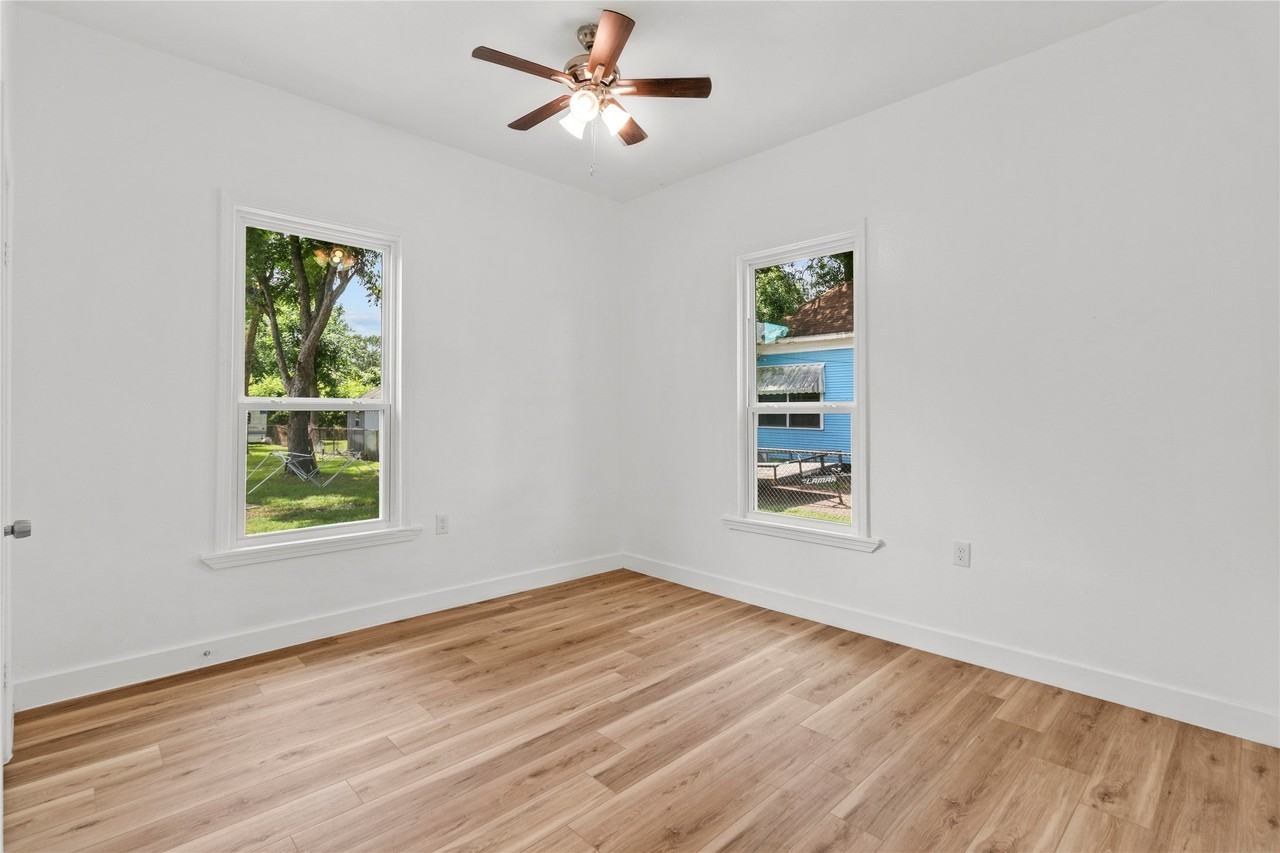 436 E Peach St - Photo 5 of 7