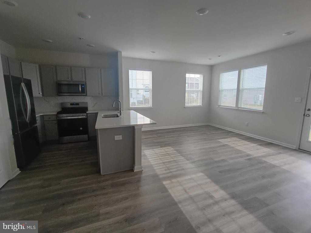 25 Elliot Ln - Photo 3 of 14