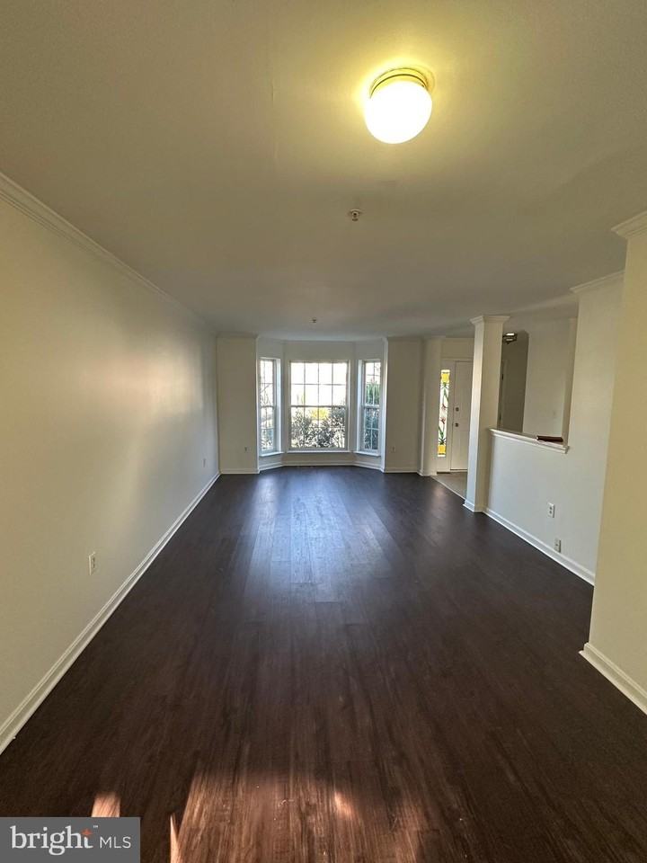 4908 Lockard Dr - Photo 5 of 25