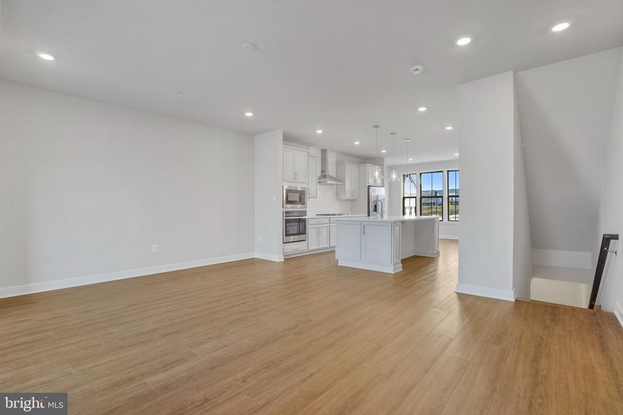 6004 Stoneroller St - Photo 5 of 37