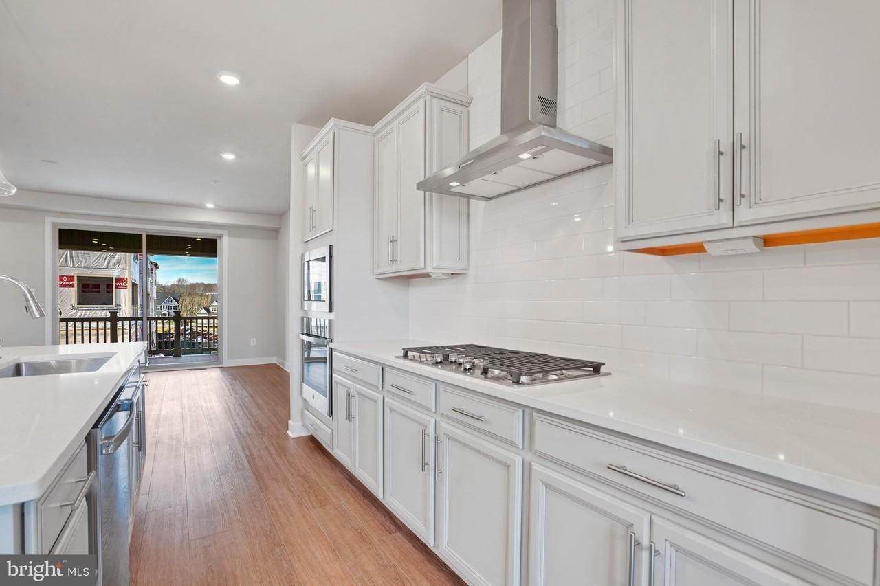 6004 Stoneroller St - Photo 6 of 37