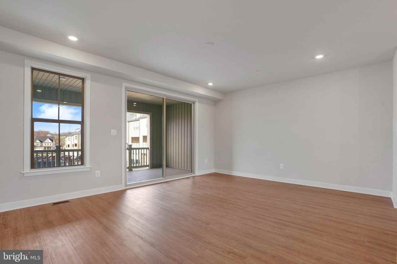 6004 Stoneroller St - Photo 7 of 37