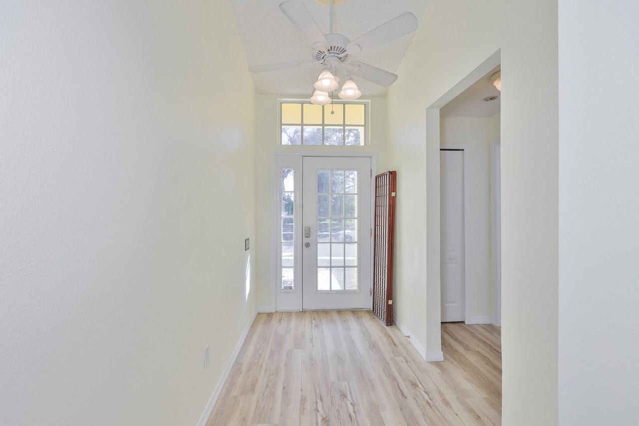 219 Island Water Way - Photo 4 of 34