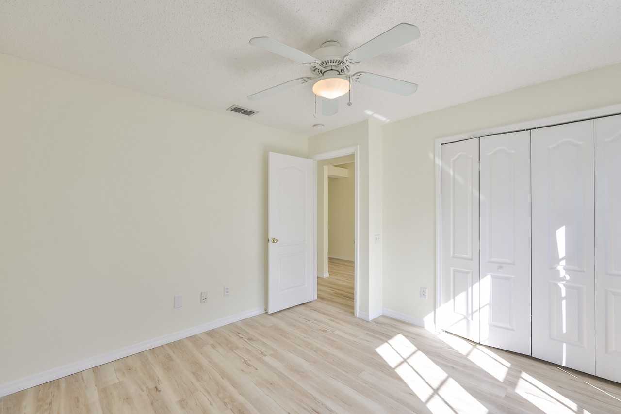 219 Island Water Way - Photo 7 of 34