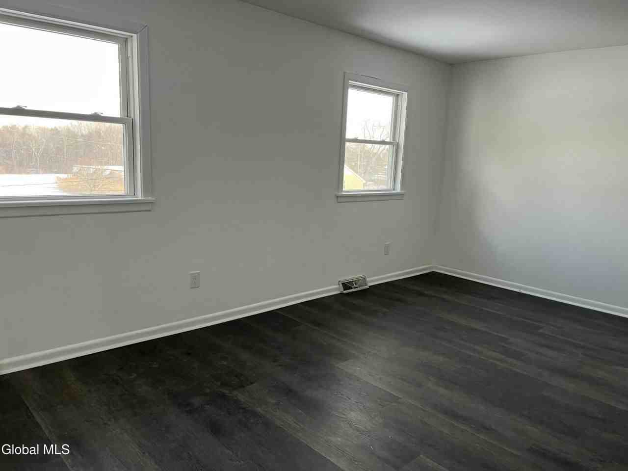 5 Webster Ct - Photo 3 of 17