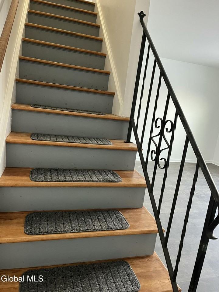 5 Webster Ct - Photo 6 of 17