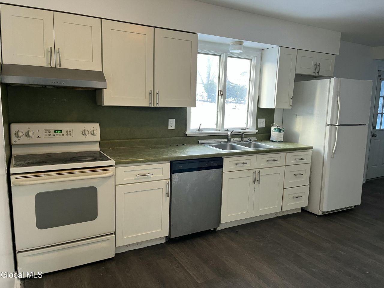 5 Webster Ct - Photo 7 of 17