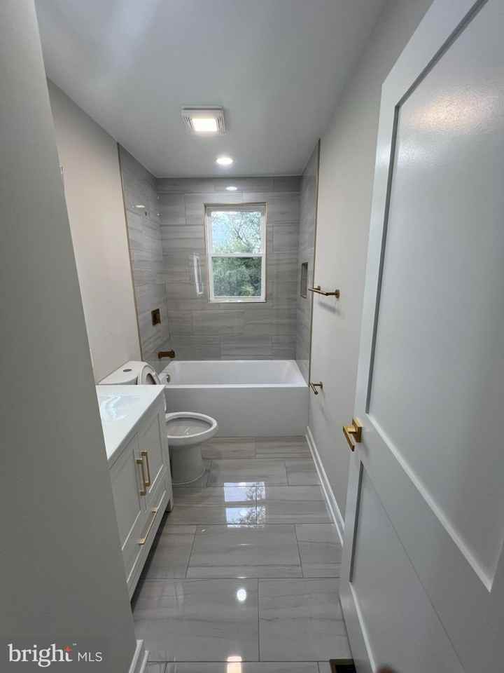 7103 Loch Raven Rd - Photo 4 of 14