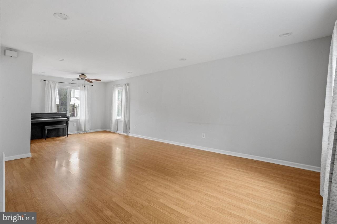 121 Aspen Ct - Photo 5 of 22