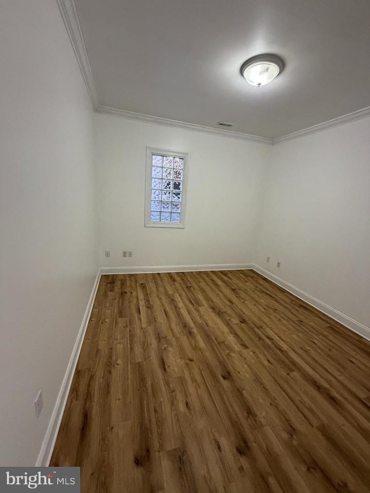 107 High St N - Photo 5 of 16