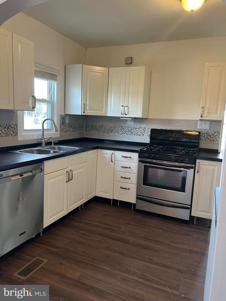 4950 Perkiomen Ave - Photo 2 of 21