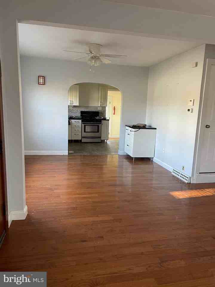 4950 Perkiomen Ave - Photo 4 of 21