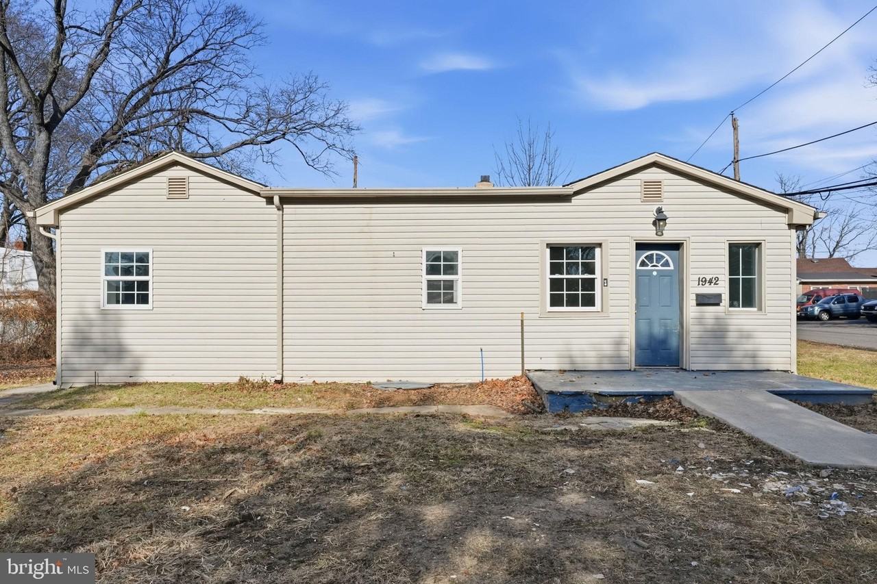 1942 Ford Rd - Photo 2 of 25